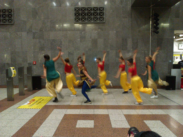 bollywood-metro-02-viewtag