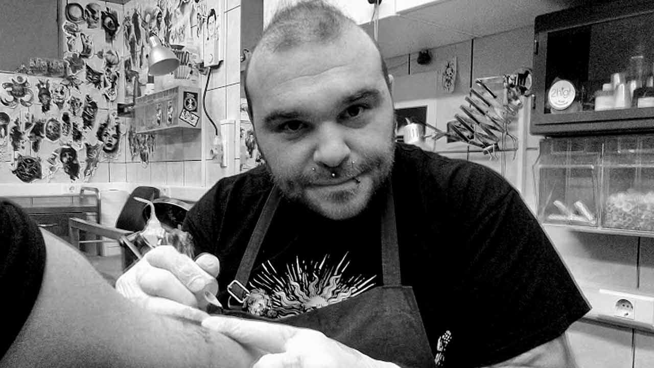 Tzenio (tattoo artist)