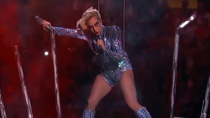 Lady Gaga: Έκανε πολιτική στο Super Bowl (Video)