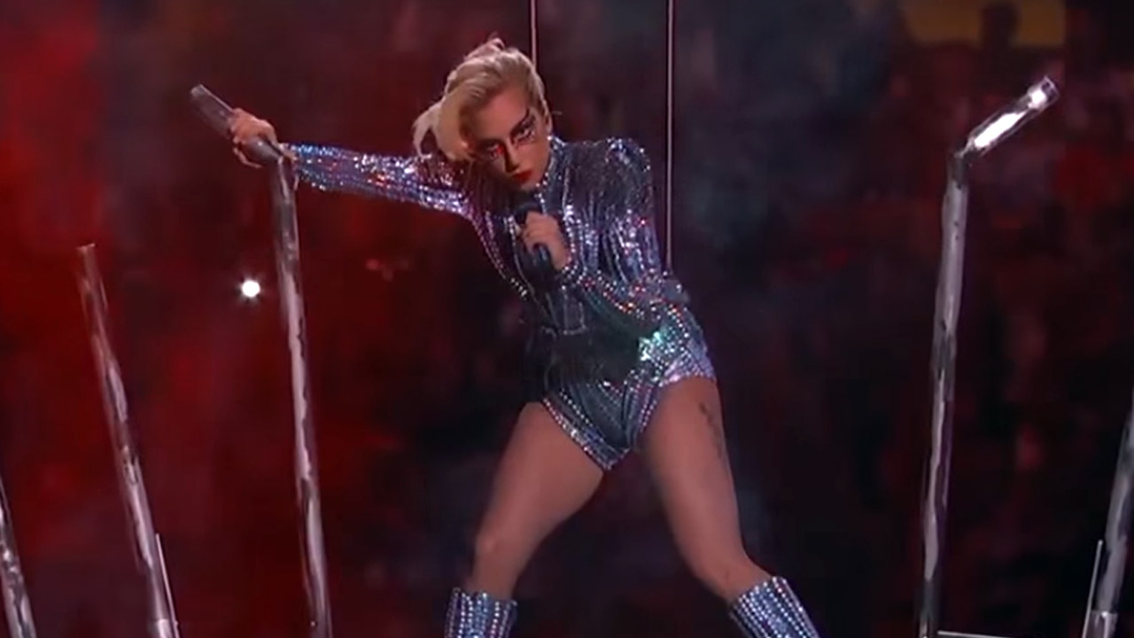 Lady Gaga: Έκανε πολιτική στο Super Bowl (Video)