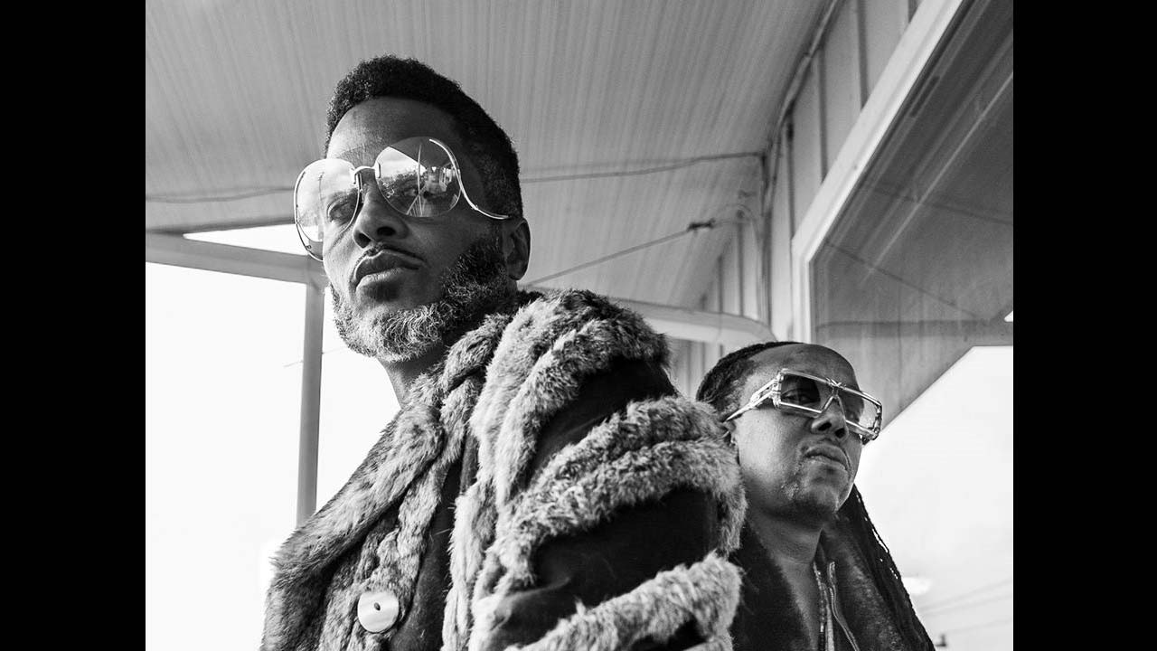 SHABAZZ PALACES feat. THADDILLAC – SHINE A LIGHT