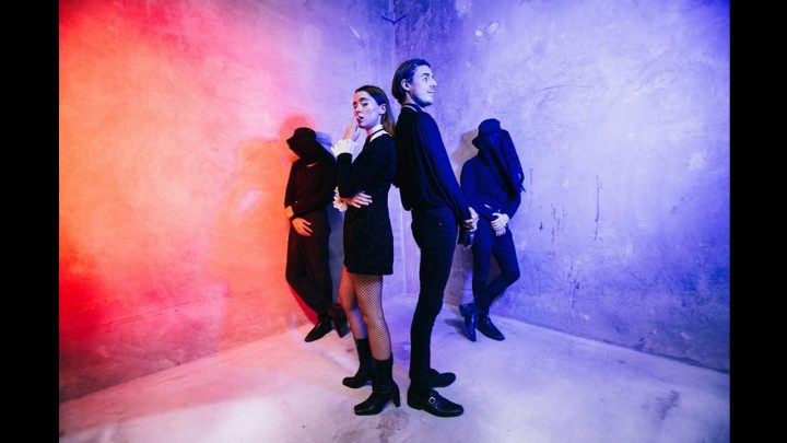 CONFIDENCE MAN – BOYFRIEND (REPEAT)
