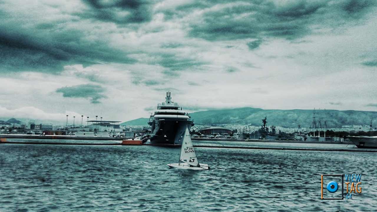 Και στο βάθος νέφη