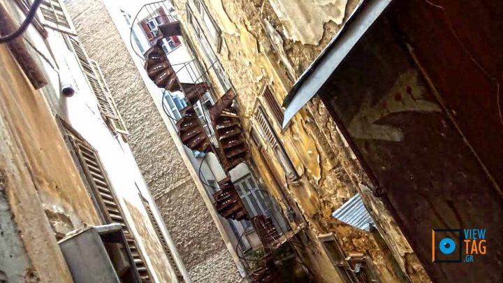 Στριφογυρίζοντας σε ξεχασμένες γωνιές της πόλης