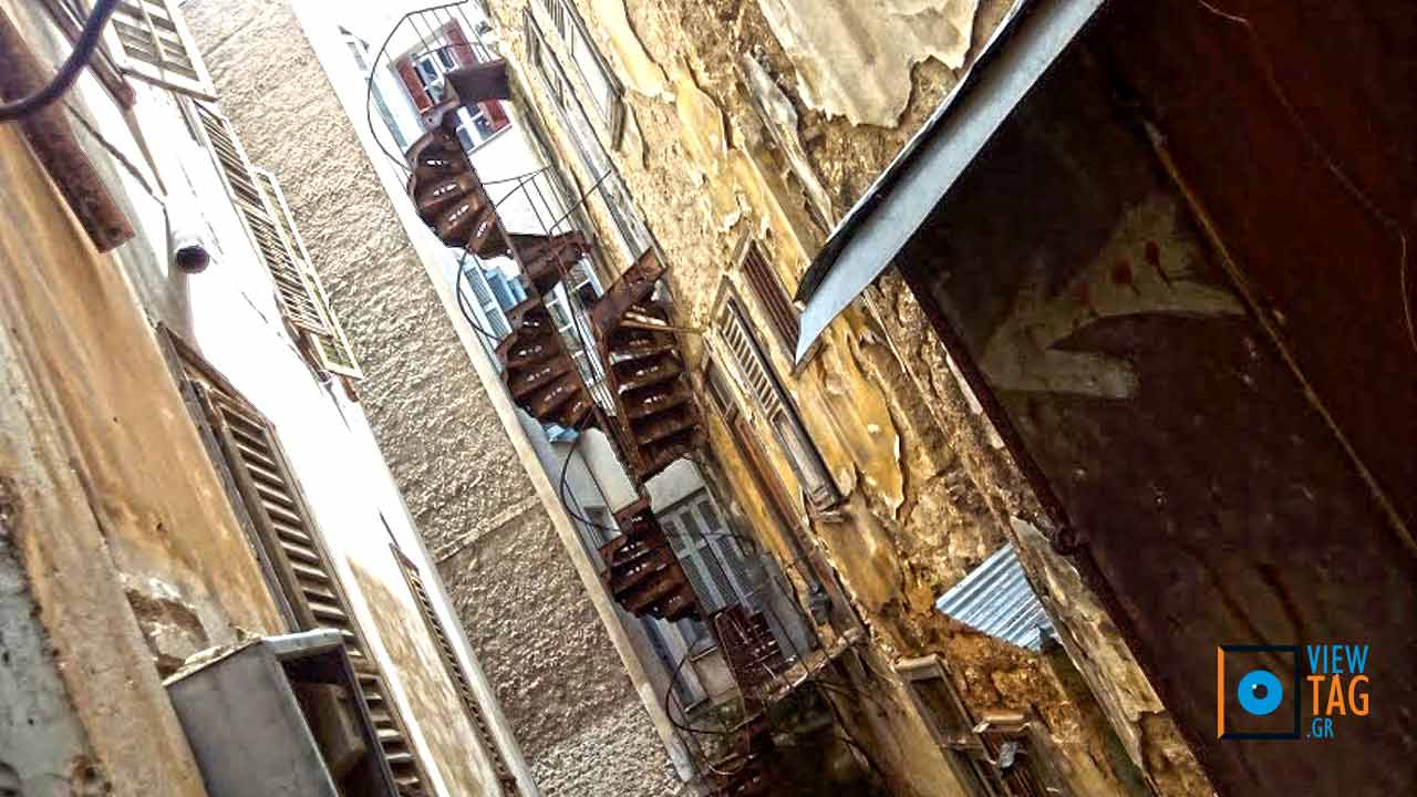 Στριφογυρίζοντας σε ξεχασμένες γωνιές της πόλης