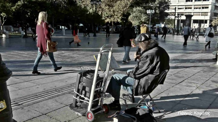 Τραγουδώντας