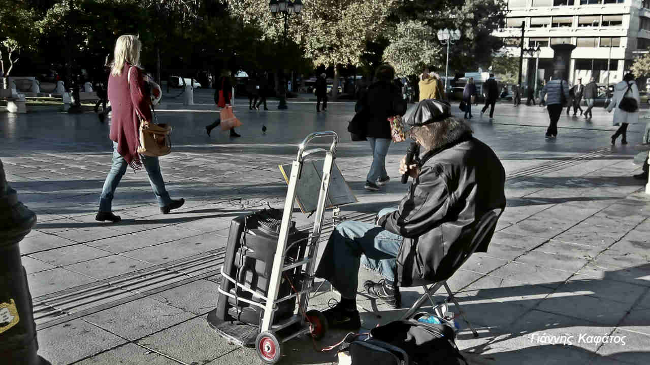 Τραγουδώντας