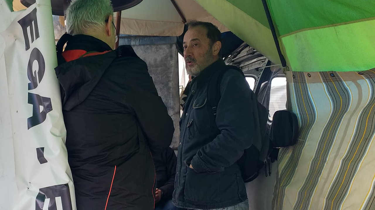 Μάινας στα αντίσκηνα