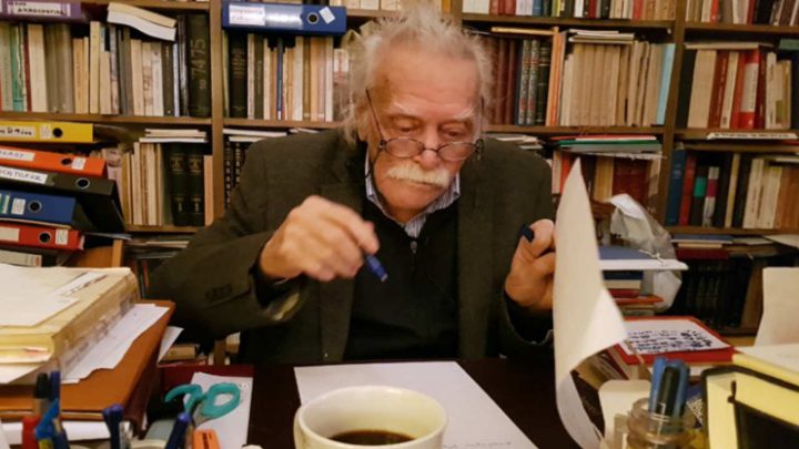 Γλέζος καταγγέλλει