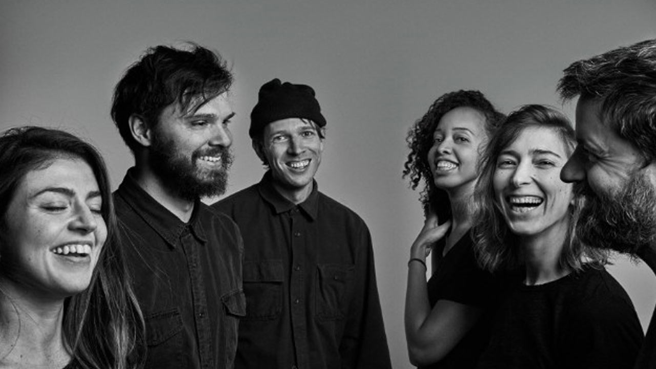 DIRTY PROJECTORS feat. AMBER MARK – I FEEL ENERGY