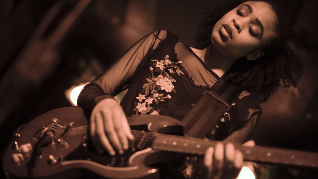 ADIA VICTORIA - DIFFERENT KIND OF LOVE