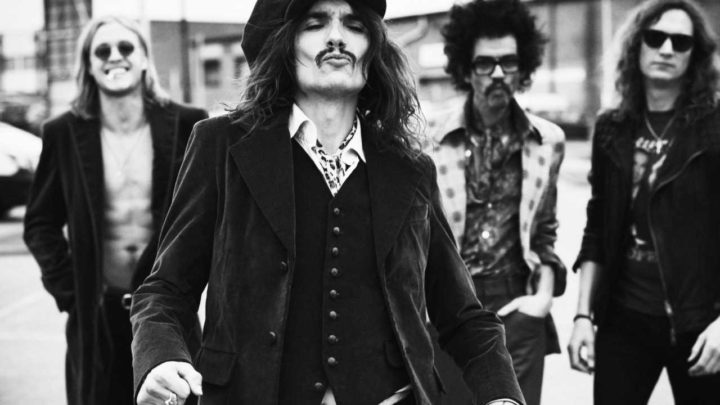 THE DARKNESS - HEART EXPLODES