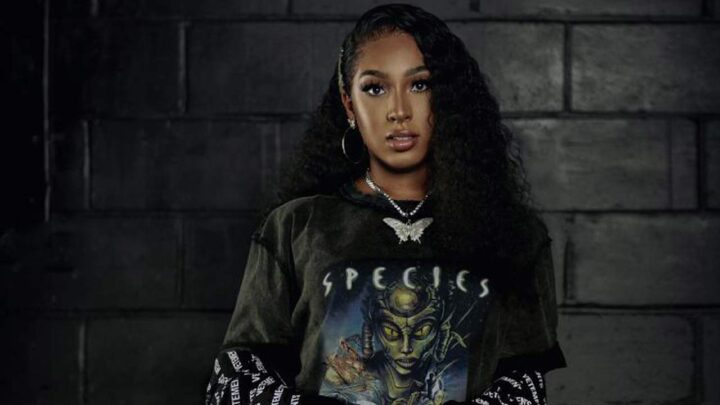 TIA CARYS - INTRO