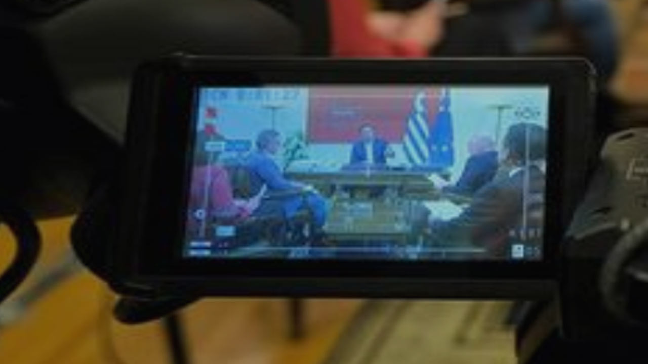 Ελέγχοντας