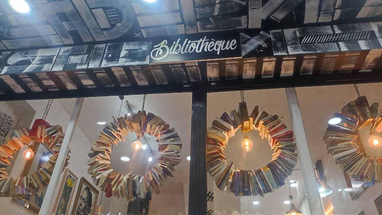 Bibliotheque στα Εξάρχεια